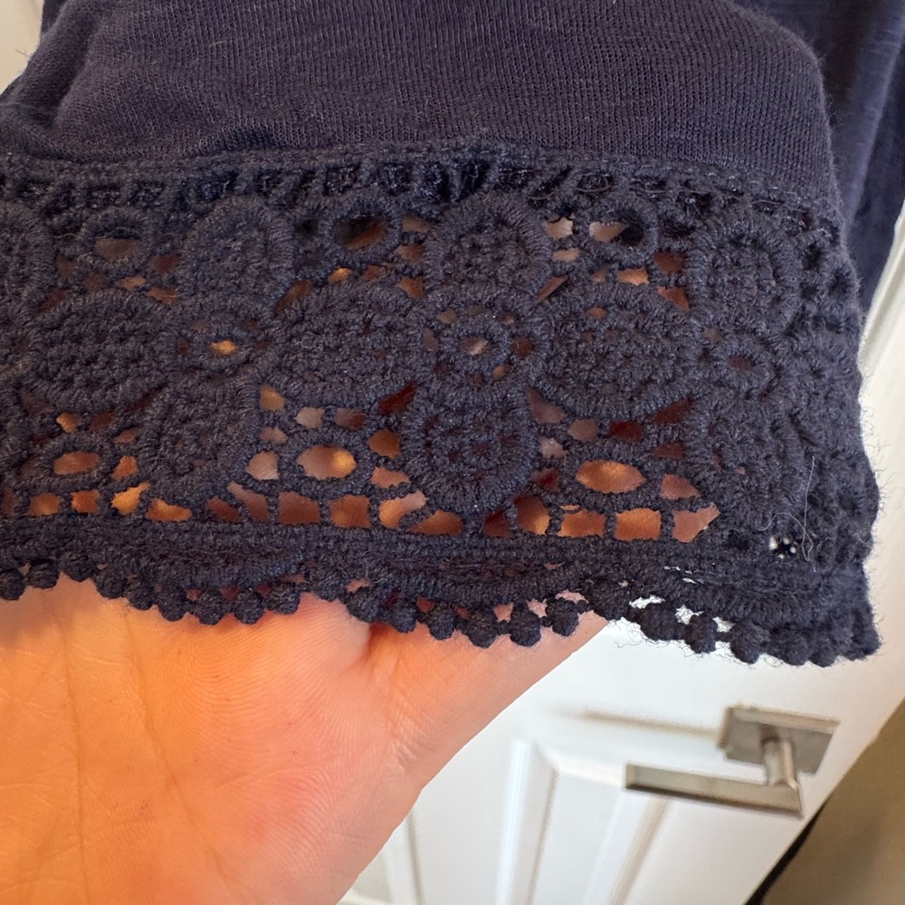 SOLD‼️4/$15 NEW Forever 21 Dark Blue Cropped Knit Top with Lace Hem -Size Small - Picture 3 of 4